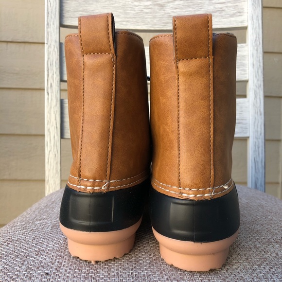 NIB sz 7 Upton Duck Toe Boot - Picture 5 of 13